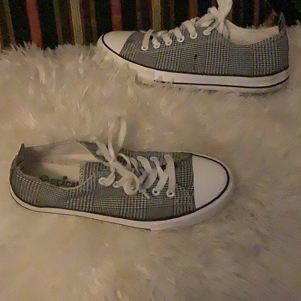 Sneakers - Picture 8 of 8